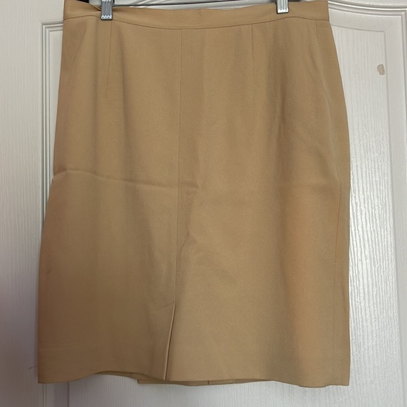Vintage Jones New York suit, Skirt and jacket, Skirt size 14, jacket size 12 - Picture 4 of 10